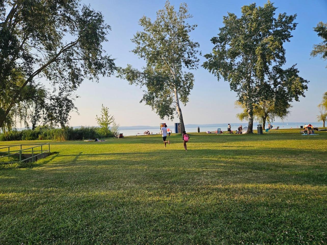 Green Apartman Balatonlelle Exterior foto